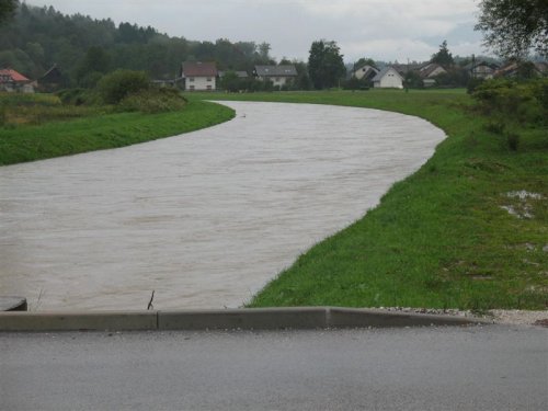 Pogled z mostu Na jami proti Topolam